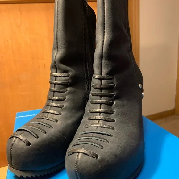 John Fluevog Black Conquer Maleika Studded Wedge Ankle Boots - Picture 3 of 7